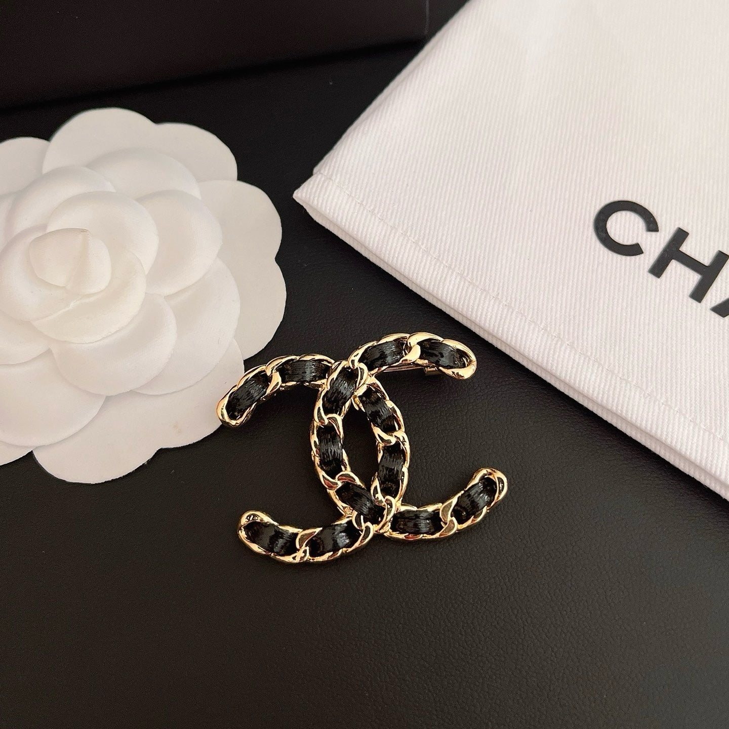 Women's Fashionable High-end Brooch Accessories