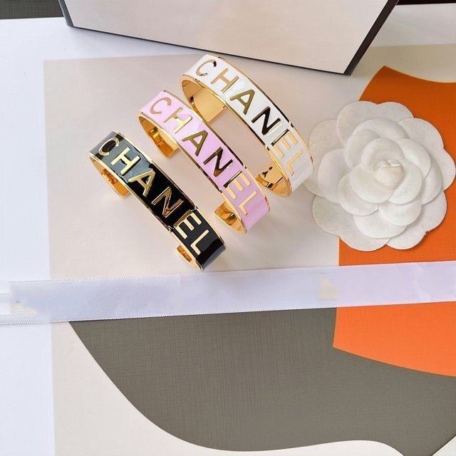 Ladies Exquisite Fashion Letter Logo Bracelet - najeste