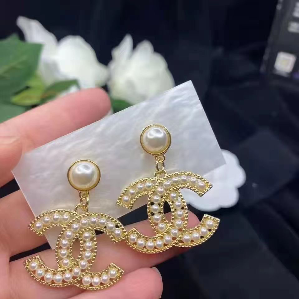 Women's Small Fragrance Style Earrings