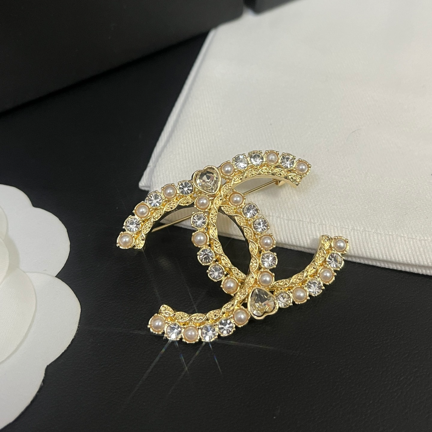 Fashionable Rhinestone Luxury Accessory Brooch