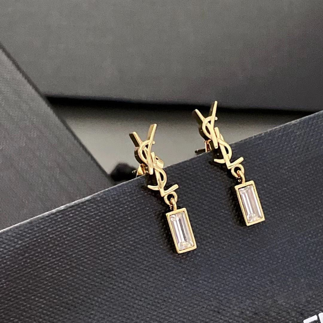 Women's Small Fragrance Style Earrings