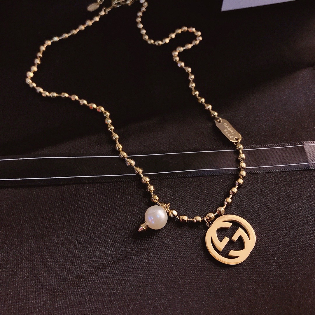 Women's Fashionable And Exquisite Necklaces