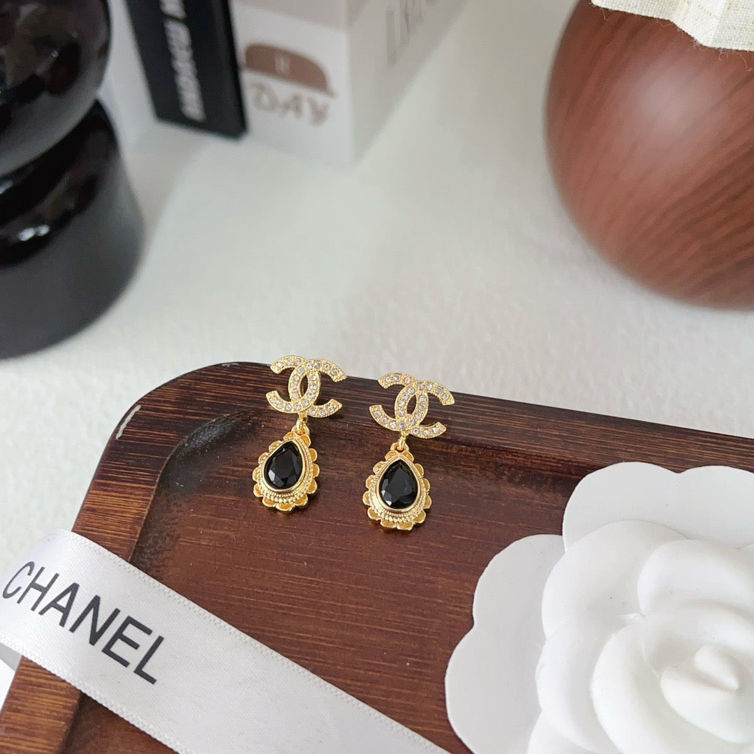 Ladies New High-end Earrings