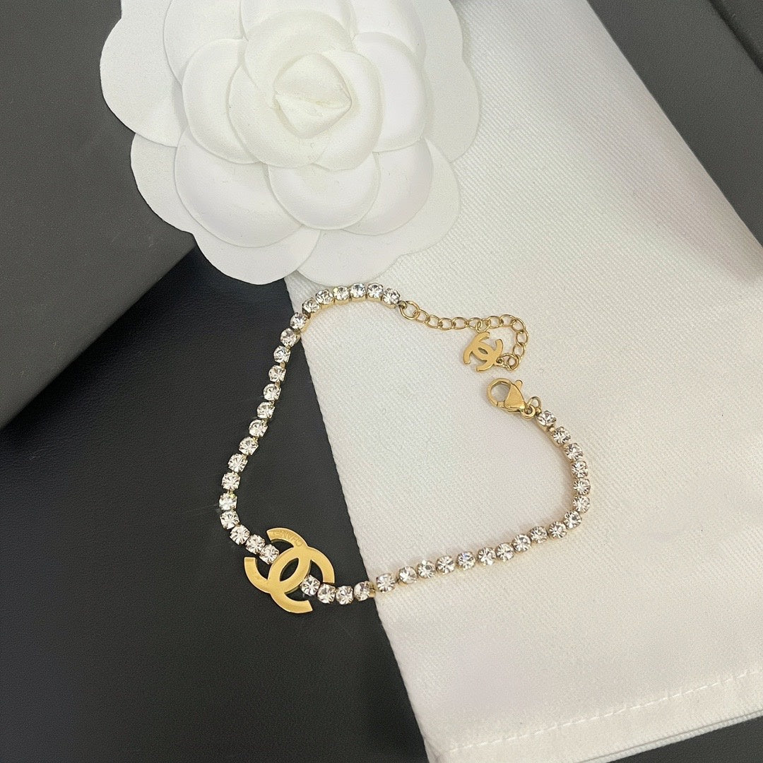 Ladies Fashion Letter Small Fragrance Bracelet