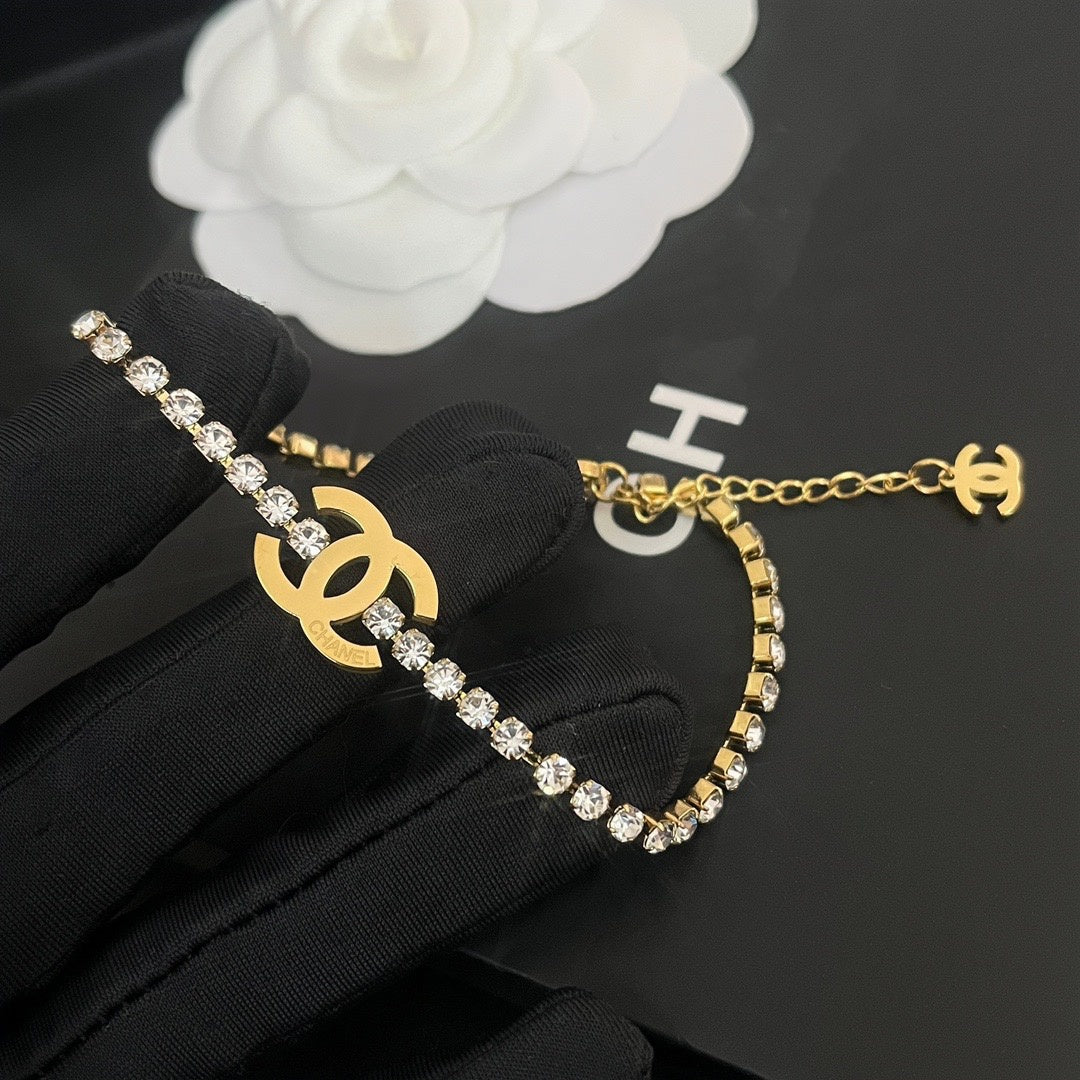 Ladies Fashion Letter Small Fragrance Bracelet