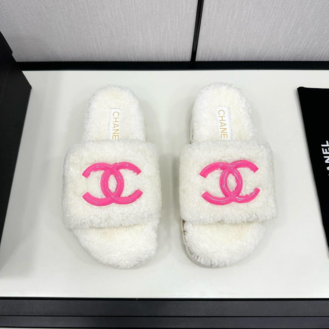 Ladies New Fur Slippers