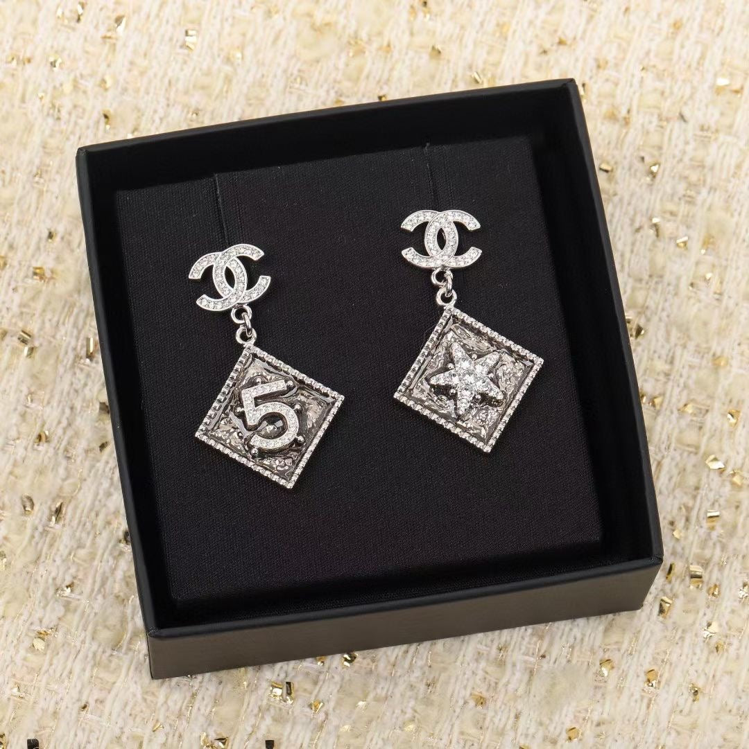 Ladies New Fashion Earrings