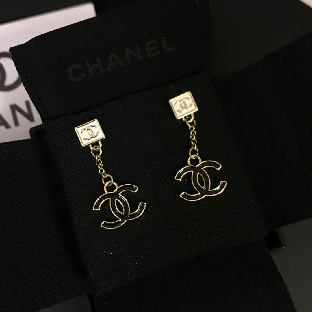 Ladies New Style Letter Logo Fashion Earrings