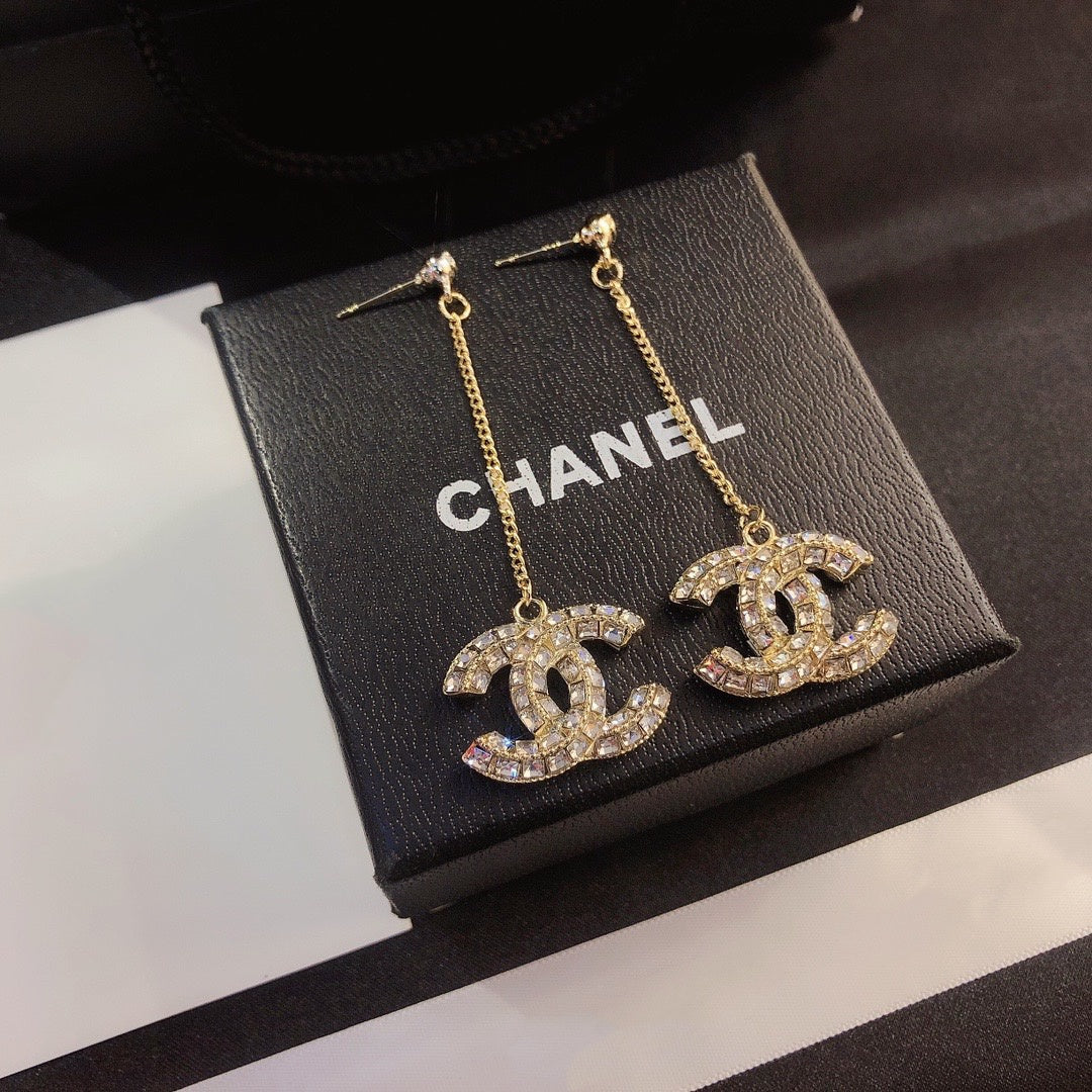 Ladies New Style Letter Logo Fashion Earrings