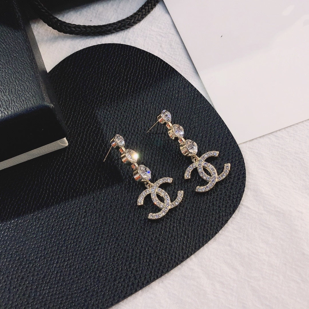 Ladies New Style Letter Logo Fashion Earrings