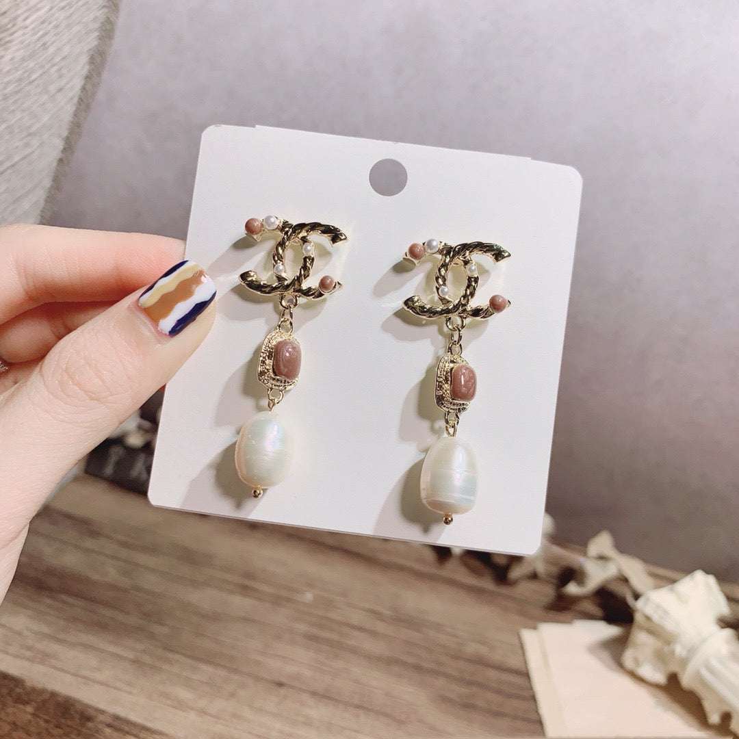 Ladies New High-end Fashion Earrings