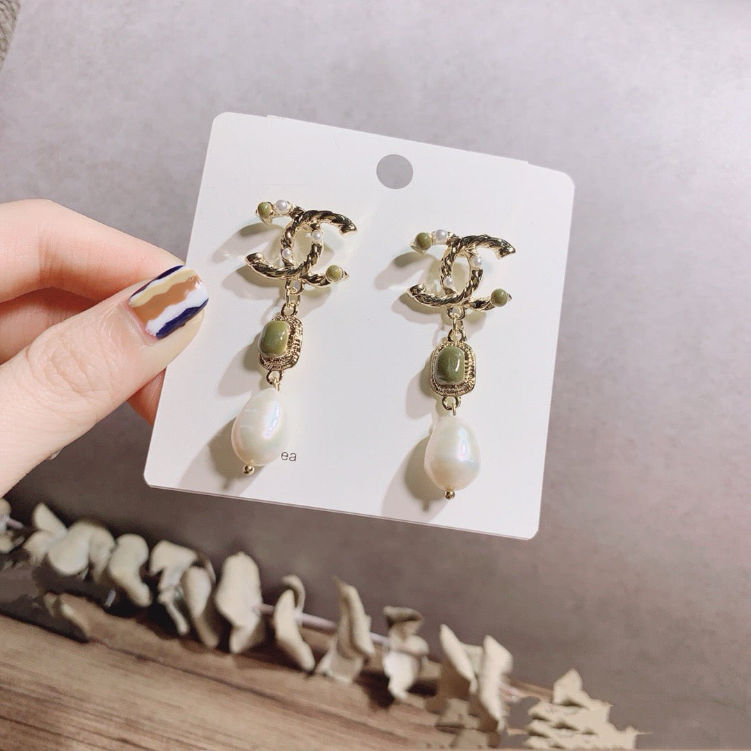 Ladies New High-end Fashion Earrings