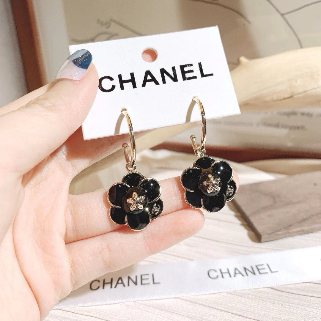 Ladies New High-end Fashion Earrings