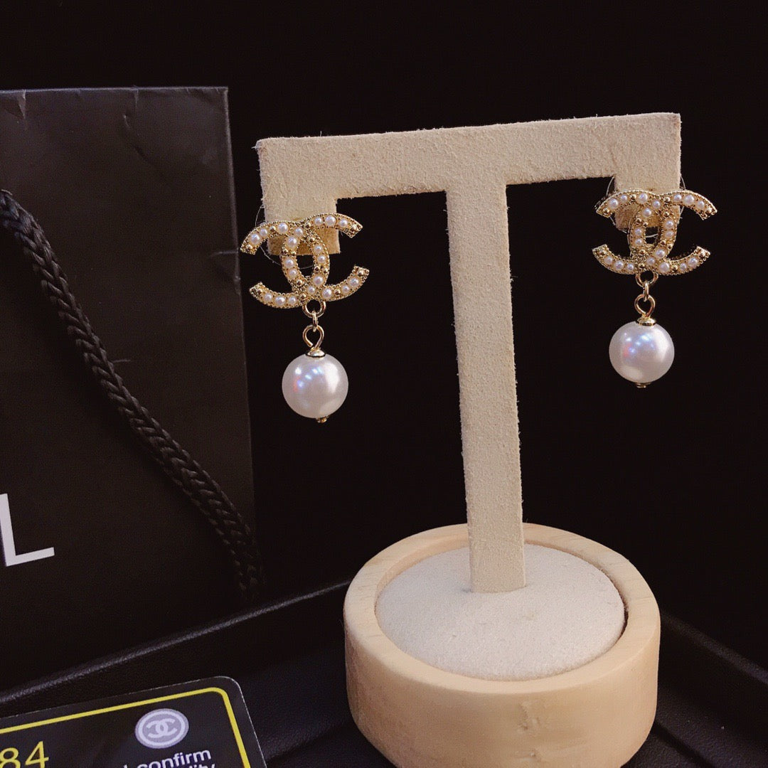 Fashionable  Casual Pearl Pendant Earrings