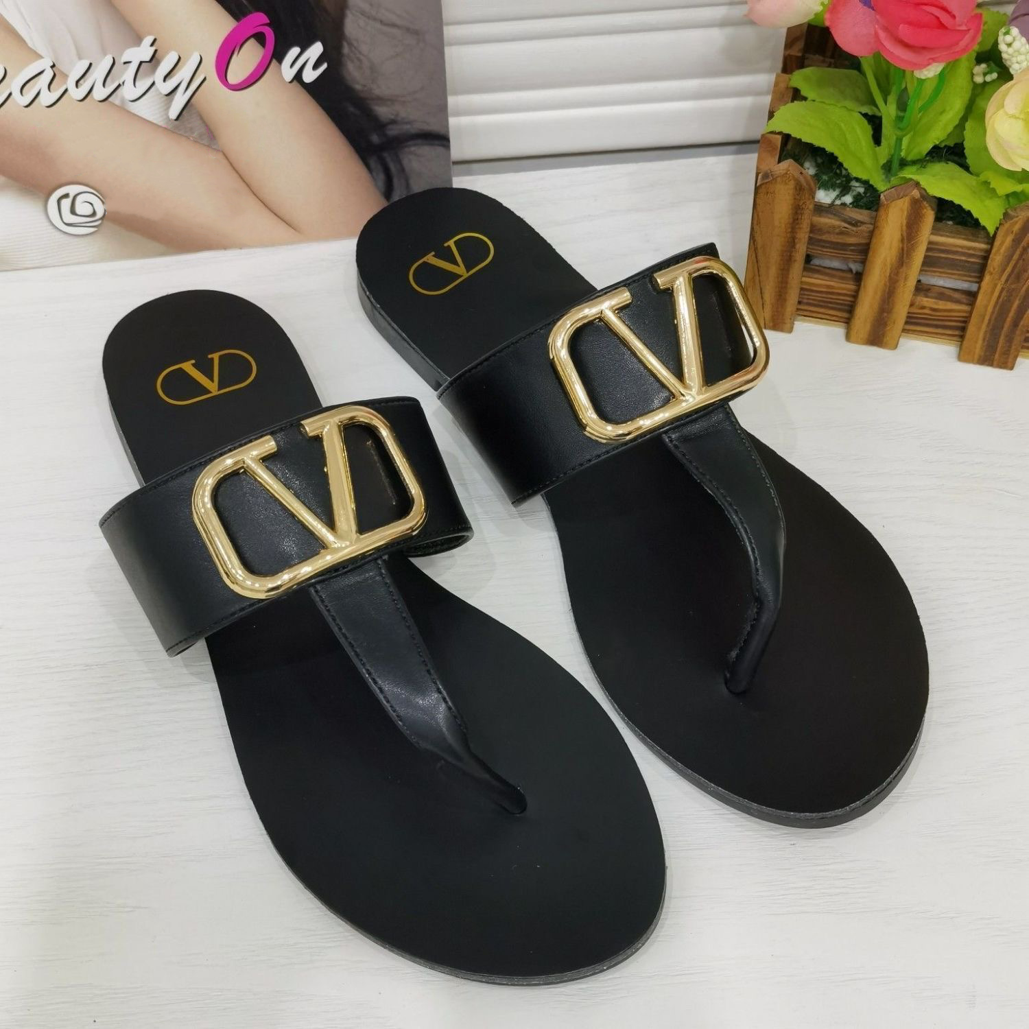 Ladies New Fashion Versatile Flat Beach Flip-flops