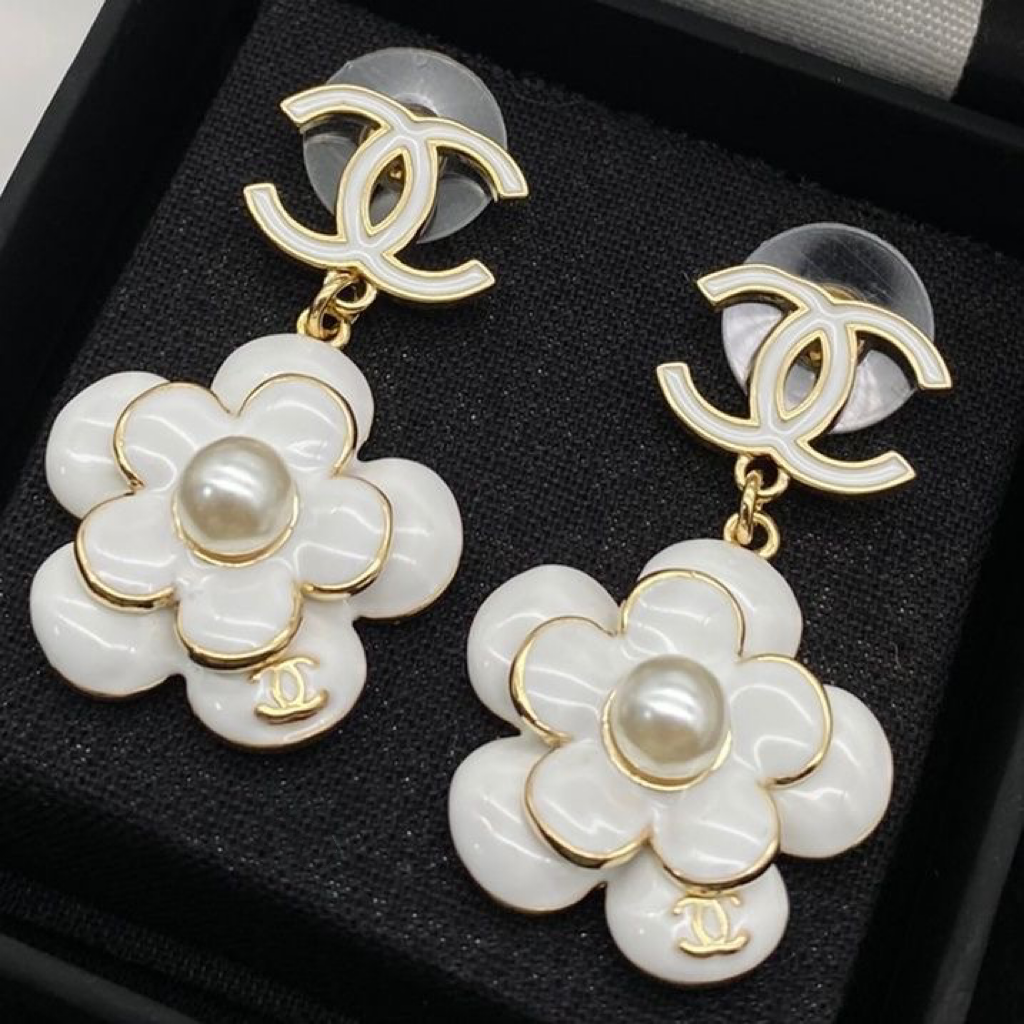 Women's High-end Fashion Letter Earrings