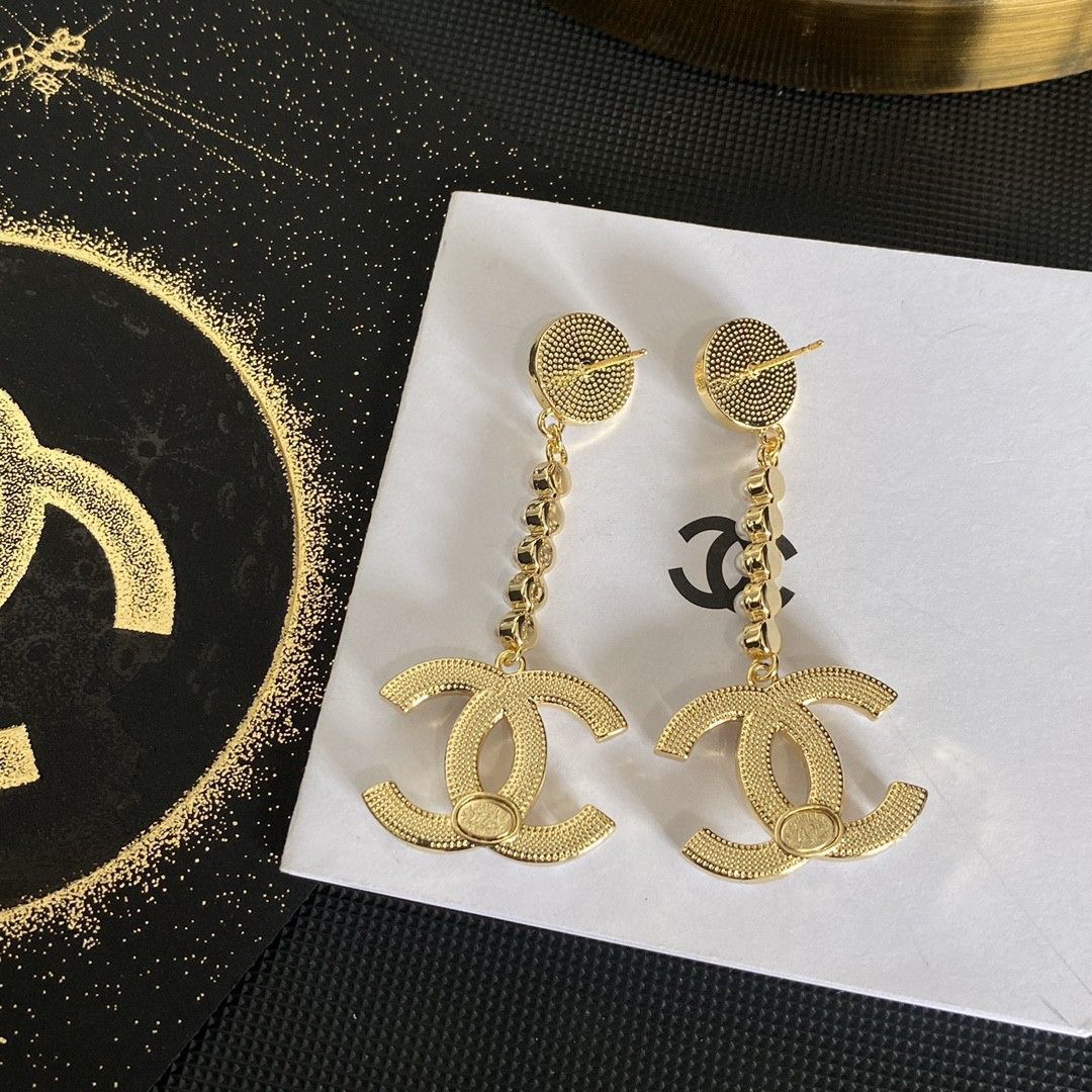 Women's High-end Fashion Letter Earrings