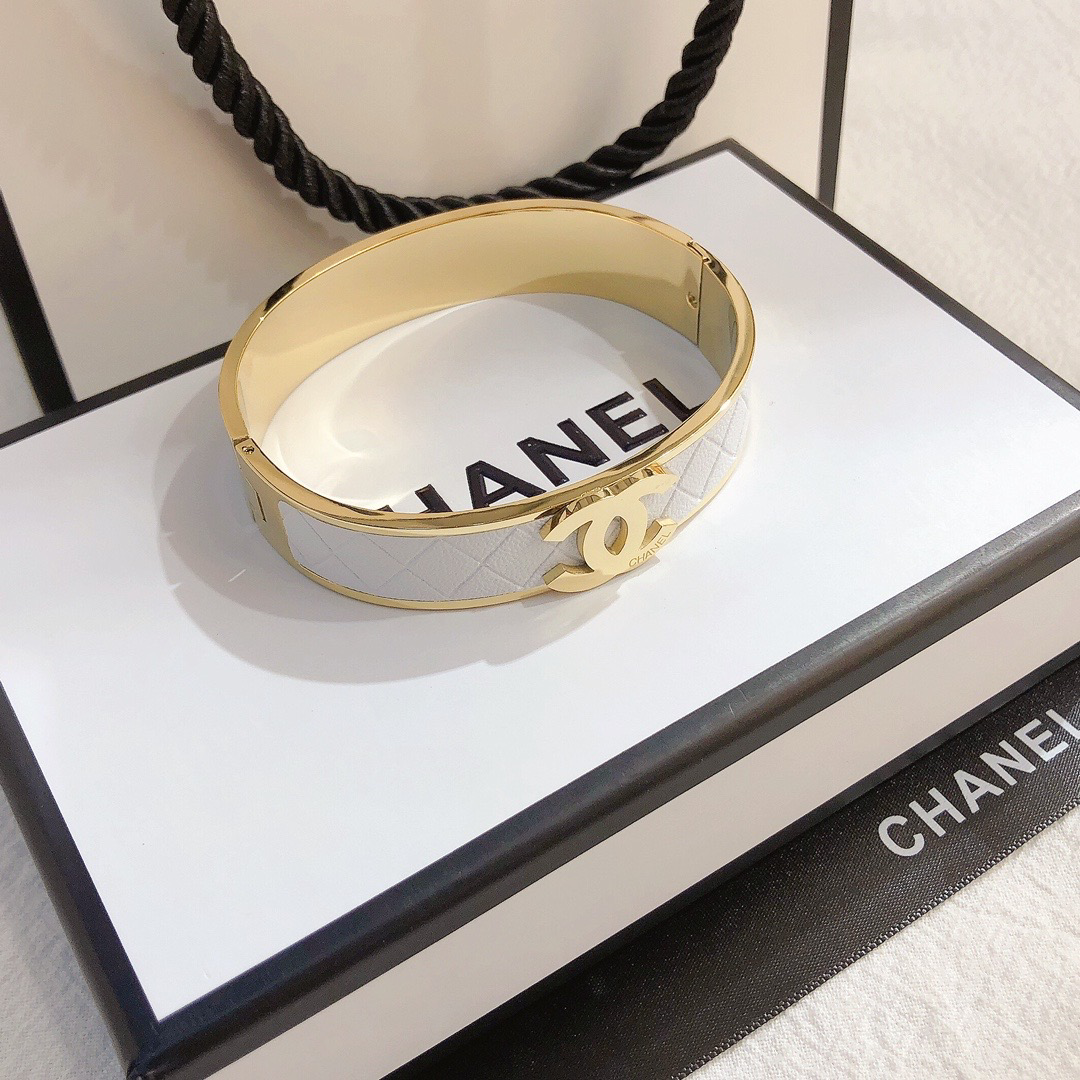 Women‘s Fashion High-End Letter Bracelet