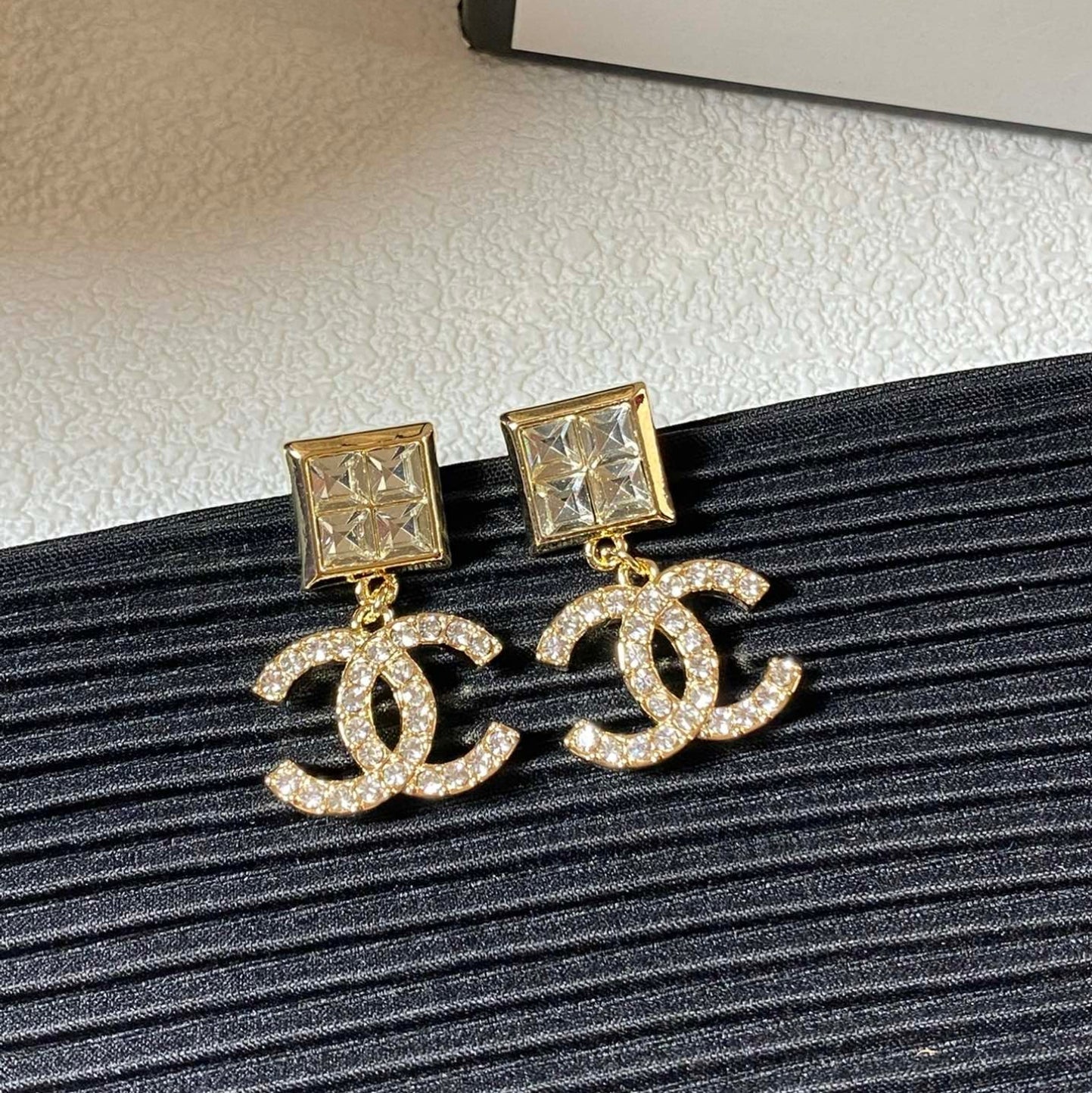 Ladies Fashionable Rhinestone Earrings - najeste